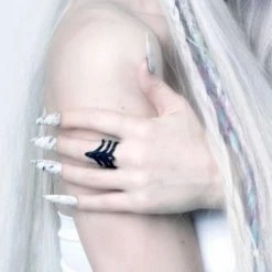 Rogue And Wolf Jewelry Sting Of Truth Ring In Black